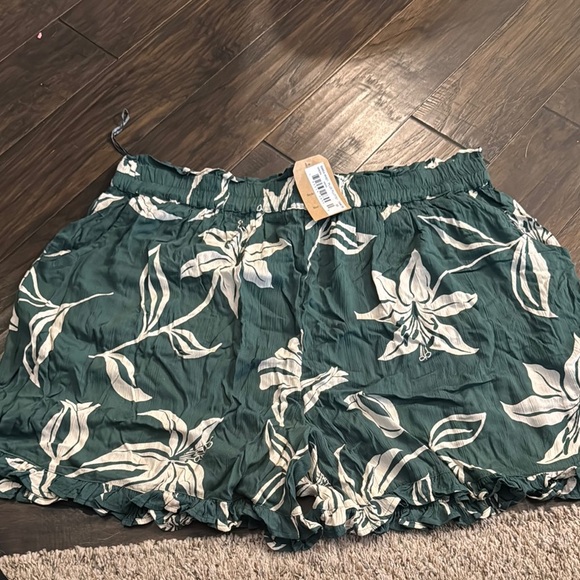 High Waist Green and White Floral Shorts - Picture 1 of 3